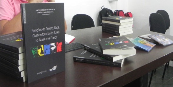 Apub lança dois livros de docentes da UFBA