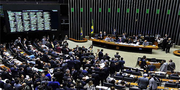 Fisenge acompanha votação da reforma política em Brasília