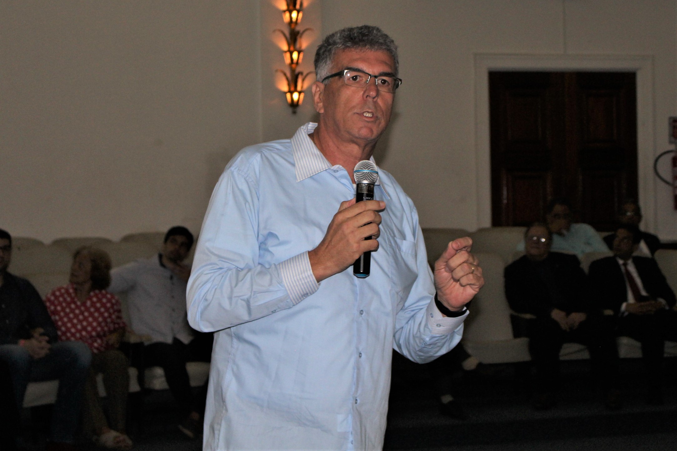 Professor Luizão toma posse da presidência do Crea-BA