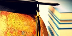 Salão do Estudante tira dúvidas e direciona estudantes que queiram fazer intercâmbio
