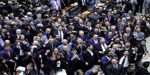 Câmara recua e aprova financiamento privado de campanhas